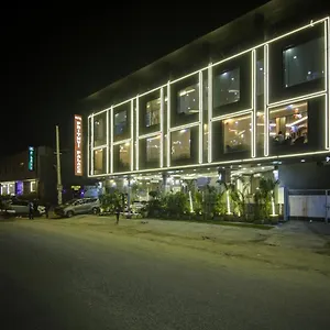 Park Tree Near Delhi Airport **** New Delhi