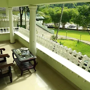 aruvi-resorts.hotels-munnar.com/